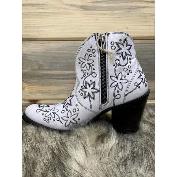 NEW CABORCA SILVER bootie in white and black - Picture 2 of 5